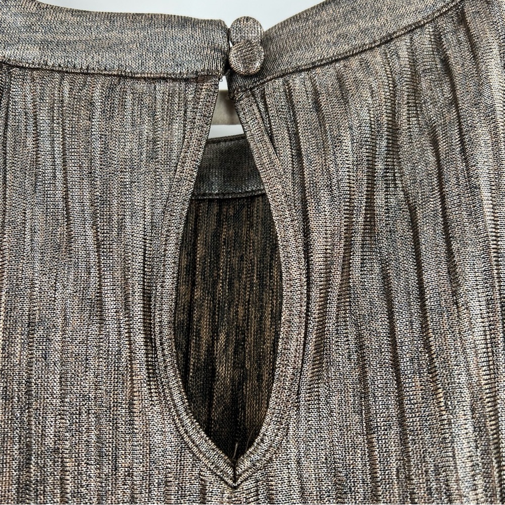 Torrid NWT Pleated Metallic Knit High Neck Tank in Gold size 4X - Picture 5 of 9
